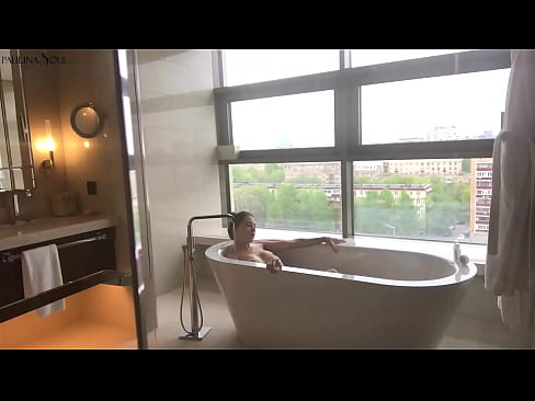❤️ Valtava babe runkkaa intohimoisesti pilluaan kylpyhuoneessa Anaaliporno at fi.xxxshake.ru